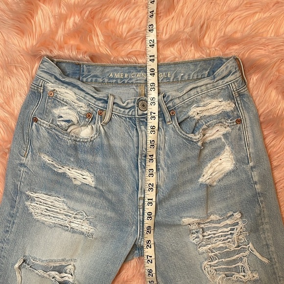 American Eagle Light Wash Distressed 90s Slim Boyfriend Jean Size 6 - Picture 7 of 7